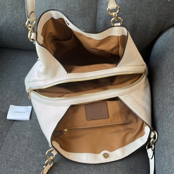 Ivory pebbled leather Coach bag with matching wristlet and ID/card holder. - Picture 3 of 9